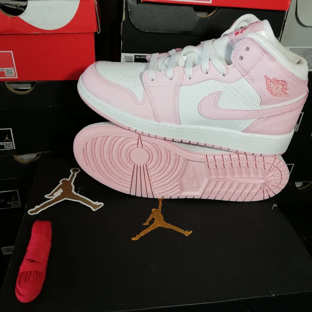 AIR JORDAN 1 MID "VALENTINES DAY" WOMEN'S US SIZE 8 BRAND NEW IN BOX - Picture 13 of 16